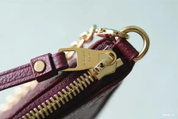 LOUIS POUCH STRAP VUITTON EASY ON 0618